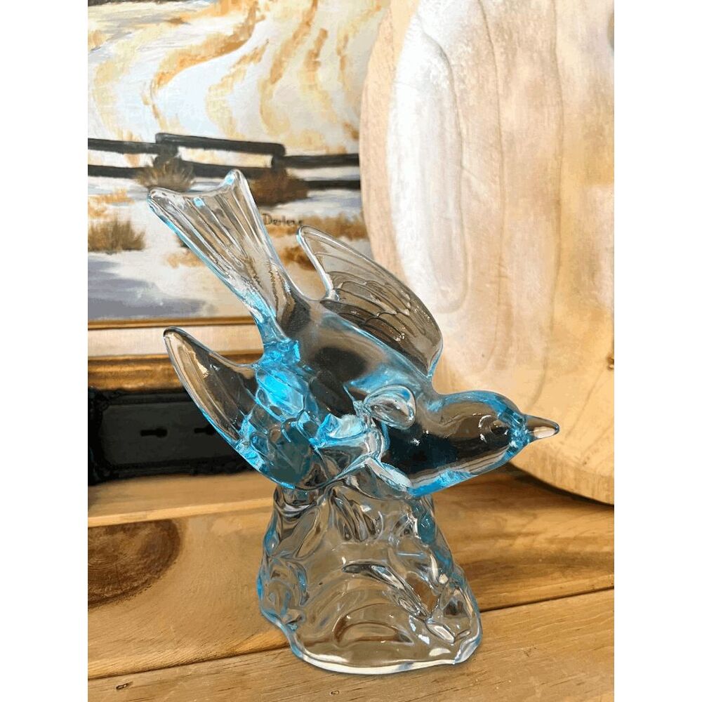Vintage L.E. Smith Light Blue Art Glass Bird in Flight – 8.75" Figurine